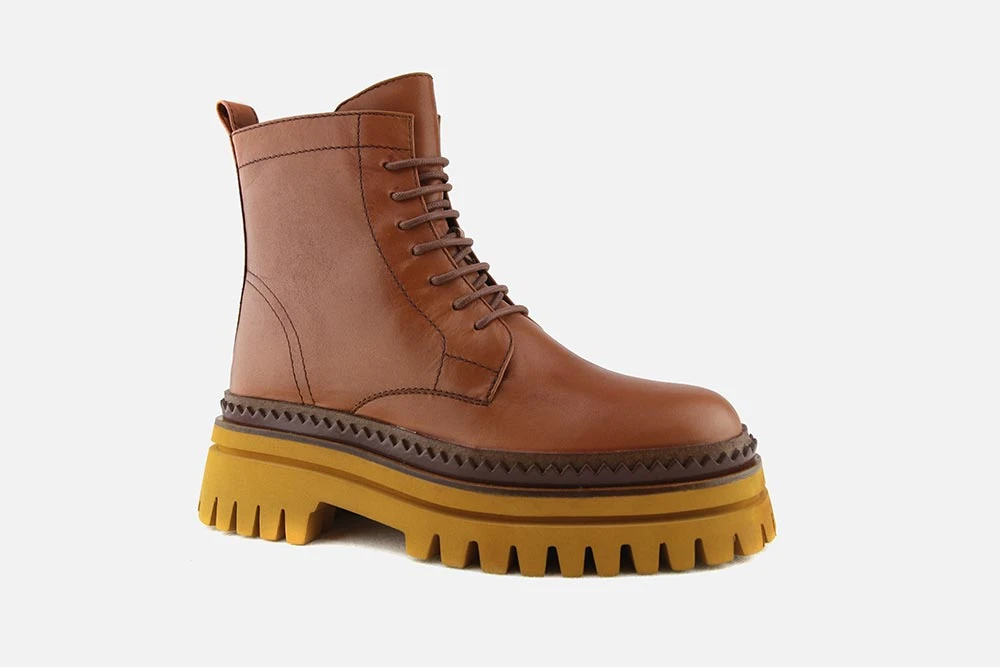 WAITING BROWN 1 WAITING BROWN